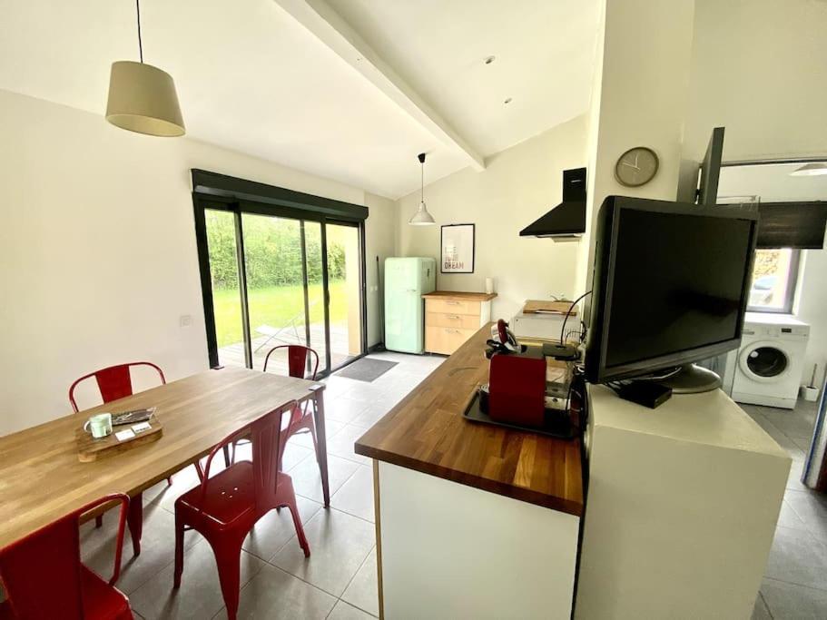 La Lande - Petite Maison Avec Jardin Vendat Kültér fotó